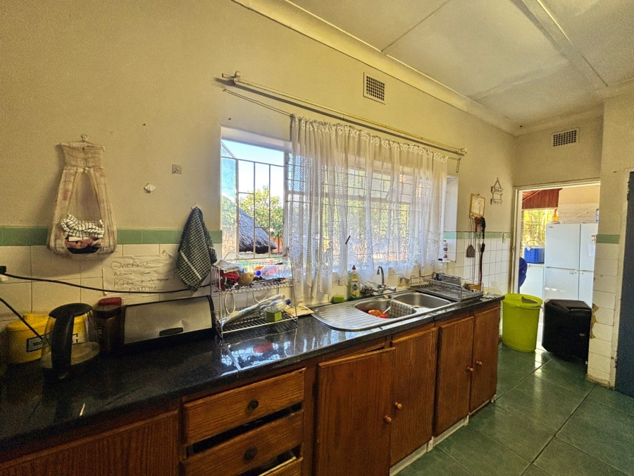 6 Bedroom Property for Sale in Songloed North West